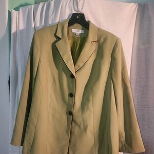 Le Suit Green Blazer with Classic Design